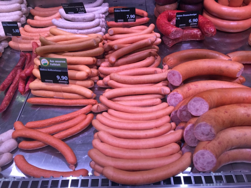 charcuterie-CANTARON-min_sausages_meat_butchery-1069321